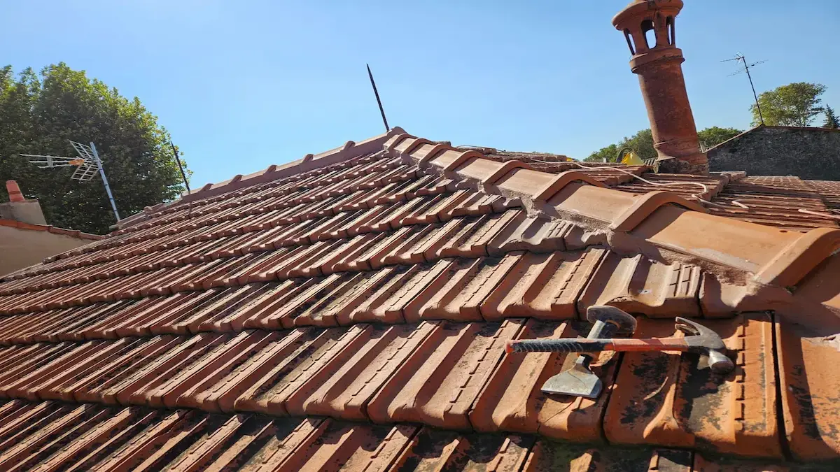 Toiture abîmée avant rénovation complète, secteur de Vedène – ND Couvreur