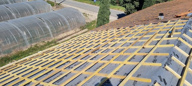 Réfection complète de toiture à Carpentras avant