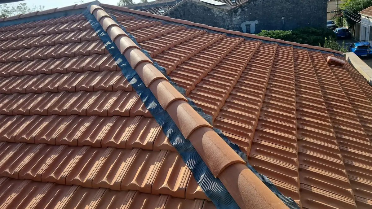 Toiture rénovée en tuiles, secteur de Vedène, par ND Couvreur